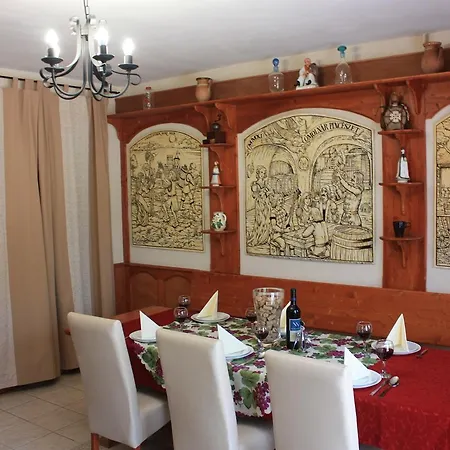 Leanyka Vendeghaz Guest house 4*